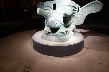 Sanxingdui Ruins and Giant Pandas Private Day Tour from Chengdu