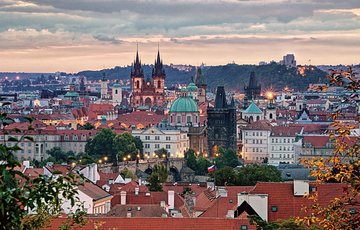 Full-Day Prague in a Nutshell Walking Tour with delicious Lunch-Cruise