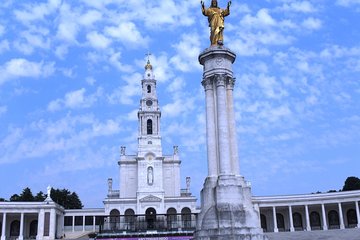 Private Full Day Tour To Fatima, Batalha, Nazaré and Óbidos