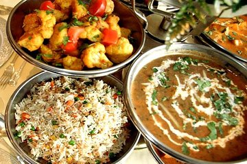 Indian Family Home Visit and Vegetarian Cooking Experience in Delhi