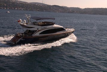 Sightseeing on Bosphorus With a Private Yacht From Istanbul