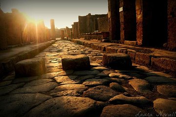 Pompeii private small group tour - 4 hours including transfers