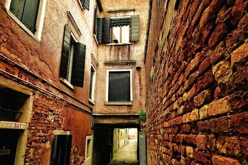 Private Walking Tour: Dorsoduro and San Polo Districts in Venice