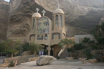 Private Half Day Tour to Garbage City and Cave Church