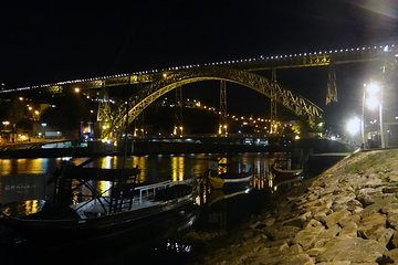 Porto Small Group Night Tour: Fado Show with Dinner