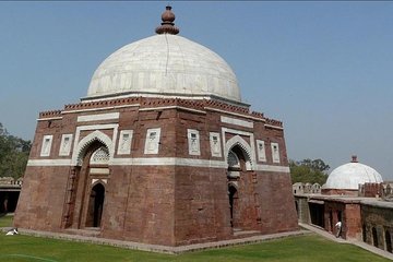 The Cruel Tughlaq Dynasty - A Private Historical Walk with Lunch