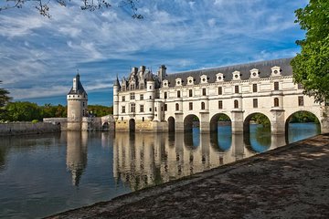 Loire Valley Castles Small-Group Day Trip from Paris