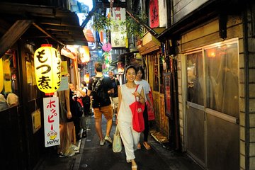 Tokyo by Night: Happy Hour with Karaoke in Shinjuku`s District 