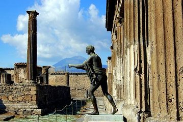 Pompeii and Sorrento Day Trip from Naples