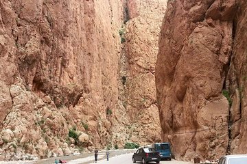 4-Day Atlas Mountains, Gorges and Desert Guided Tour from Fez