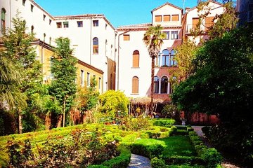 Secret gardens of Venice in the Dorsoduro district with Cichetti tasting