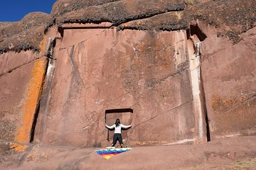 Private tour to Aramu Muru portal from Puno