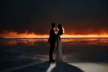 Sunrise tour Uyuni salt flats.