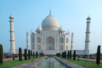 Private Over Night Taj Sunrise and Sunset From New Delhi 