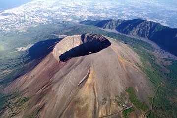 Pompeii & Vesuvius Guided Tour with Wine Tasting & Easy Lunch