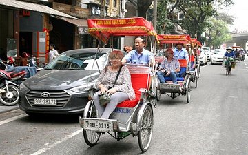 Highlight- Hanoi city tour and Cycle around old quarter