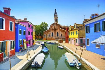 Venice’s Colorful Islands: Private Murano, Burano & Torcello Tour