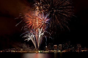 Waikiki Fireworks Dinner Cruise: Sail & Sparkle on Friday Nights