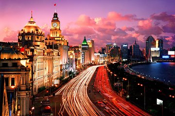 Private Evening Tour: VIP Huangpu River Cruise and Shanghai Lights