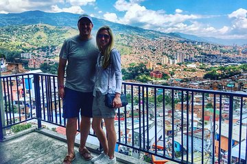 Private Half-Day Medellín Graffiti Tour Including Metrocable