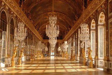 Versailles Palace Guided Tour with Coach Transfer from Paris