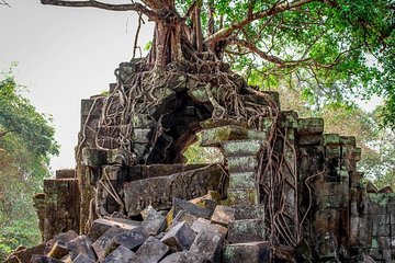 Kulen Waterfall, 1000 Linga River & Beng Mealea Small-Group Tour