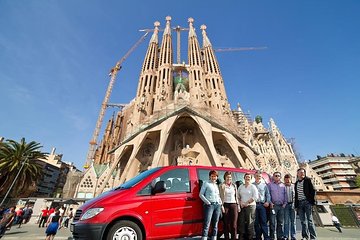 Barcelona Highlights Private Guided Tour with Hotel Pick-up