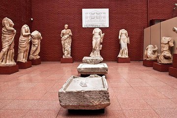 Ephesus and Ephesus Museum for Archaeology Lovers Tour from Izmir with Private Guide