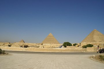 Layover day at The pyramids,Egyptian Museum and Khan ElKhalili Bazaar