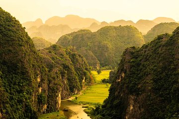 Ninh Binh 2 Day 1 Night Luxury Tour for 8 pax