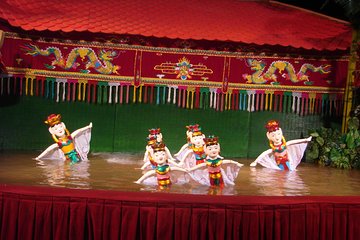 Small Group Hanoi Evening Tour with Cyclo and Water Puppet Show with Food