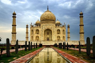 Full Day Taj mahal, Agra Fort, Fatehpur Sikri from Delhi by Train