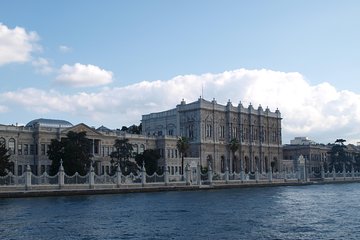 Guided Tour: Bosphorus Cruise & Dolmabahce Palace 