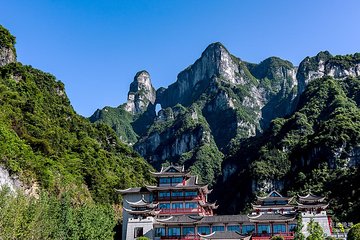 Private 4-Day Zhangjiajie Package Tour Including Lunch