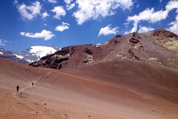 Private full day hike to Pintor hill from Santiago - reaches 4.180m in one day!