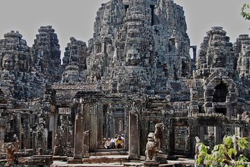 Two-days tour discovering Angkor Wat and Floating Village