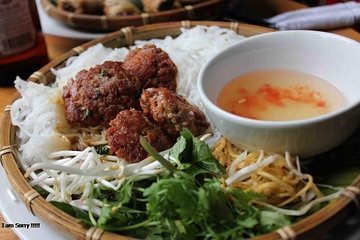 Hanoi Street Food Tour with Train Street Visit