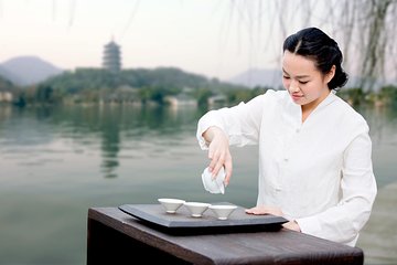 Private Hangzhou Tour for Tranditional Chinese Tea Art Performance