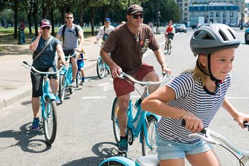 Paris Highlights Bike Tour: Eiffel Tower, Louvre and Notre-Dame