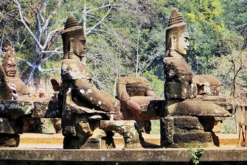 Angkor Wat Three Days Tour with Lunch and Foating Village