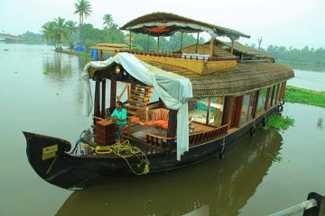 Kochi Private Tour: Overnight Alleppey Backwaters Luxury Houseboat Cruise