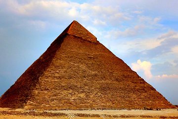 Day Tour to Pyramids And The Egyptian Museum from Cairo