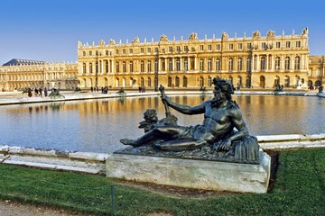 Palace of Versailles and Giverny 9-hour Tour From Paris