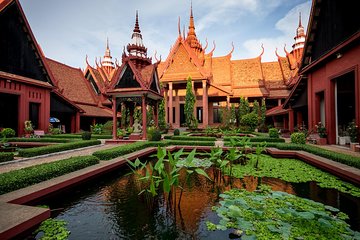 Essential Phnom Penh by Cyclo