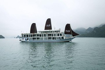 Lan Ha Bay and Cat Ba Island on La Pinta cruise 3 days