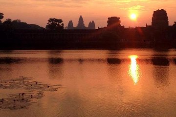 One Day Sunrise Private Tour at Angkorwat with Major Temples 