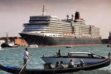 Private Departure Transfer: Water Taxi Transfer from Venice City to Cruise Terminal