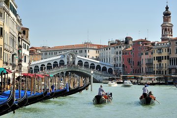 Venice: Private Serenade Gondola Tour - 30 minutes