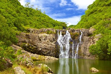 Hiking Trip Full-Day: The Magnificent 7 Waterfalls Sept Cascades including Lunch