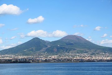 Private Full-Day Tour to Pompeii and Mt. Vesuvius with Winery Visit